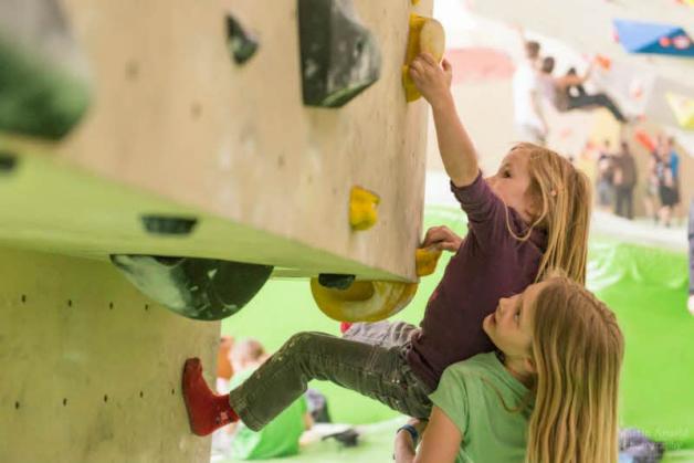 An der Boulderwand in der Funsporthalle kann heute und morgen geklettert werden. An der Boulderwand in der Funsporthalle kann heute und morgen geklettert werden.