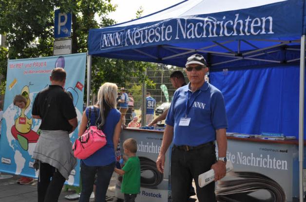 Als Medienpartner der Kogge waren auch die NNN mit dabei. Am Stand begrüßte Klaus Witt (64) die Gäste, die die Fotowand für ausgefallene Erinnerungen nutzten. Als Medienpartner der Kogge waren auch die NNN mit dabei. Am Stand begrüßte Klaus Witt (64) die Gäste, die die Fotowand für ausgefallene Erinnerungen nutzten.