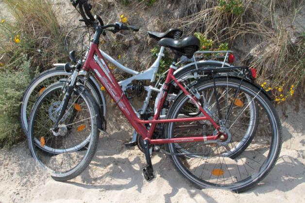 Fahrräder gehören nicht in den Dünenbereich.  Fotos: mapp 