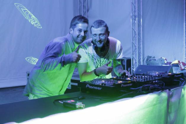 Daniel Ledwa (l.) und Sebastian Glanz organisierten das Festival in Dömitz mit und legten auch selbst auf.