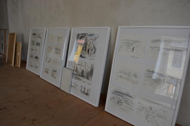 Die Künstlerin Sybille Leifer ist in der Ausstellung „Unterwegs“ ebenfalls mit verschiedenen Werken vertreten. Die Künstlerin Sybille Leifer ist in der Ausstellung „Unterwegs“ ebenfalls mit verschiedenen Werken vertreten.