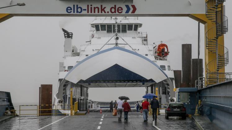Die Fähre „Grete“ von der Reederei Elb-Link hat den Fährbetrieb auf der Elbe aufgenommen.