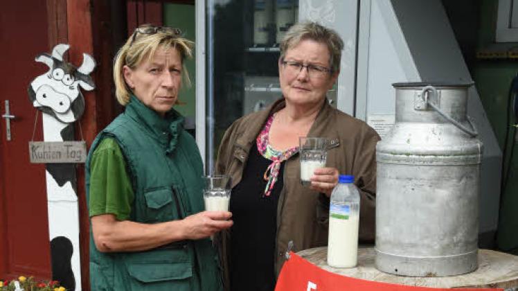Heidi Döscher und Brigitte Roost-Krüger fordern einen Grundpreis zwischen 40 und 50 Cent pro Kilogramm Milch.