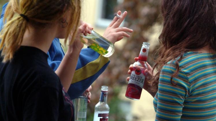 Der Alkoholkonsum von Jugendlichen ist gesunken, dennoch sehen Experten Handlungsbedarf.