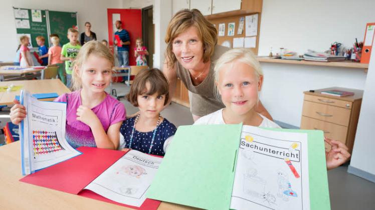 Nelli, Martha und Laura (v. l.) können den Unterricht bei Sandra Kupper-Möbius kaum abwarten. Nelli, Martha und Laura (v. l.) können den Unterricht bei Sandra Kupper-Möbius kaum abwarten.