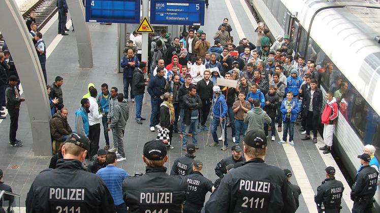 In Lübeck wurden 200 Flüchtlinge auf ihrem Weg nach Norden gestoppt.