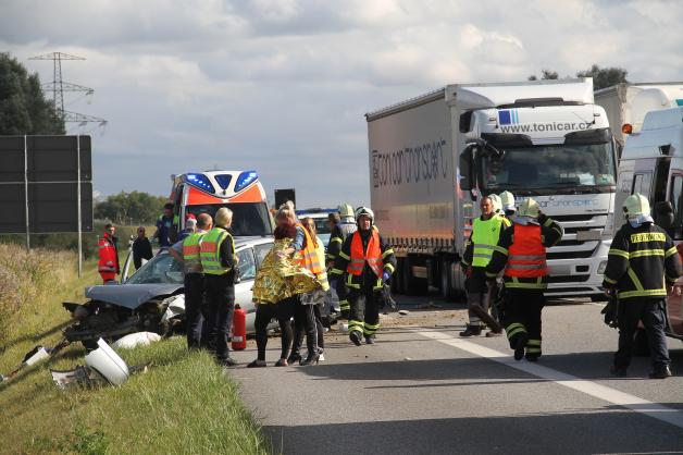 Ein schwerer Unfall mit vier Verletzten ereignete sich heute Nachmittag auf der A19 in Rostock. 