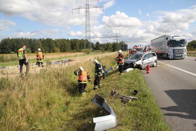 Ein schwerer Unfall mit vier Verletzten ereignete sich heute Nachmittag auf der A19 in Rostock. 