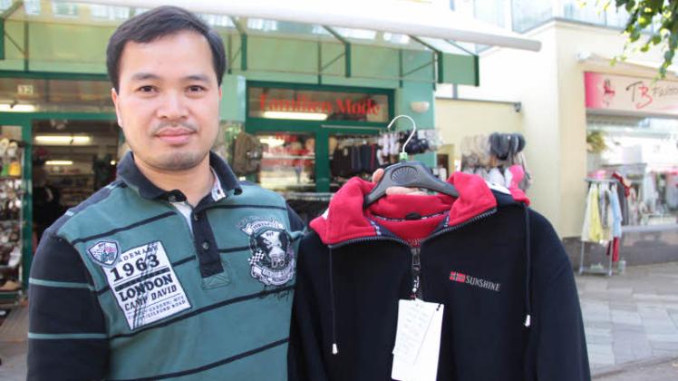 Diese Jacke aus dem Sortiment von Hung Nguyen Ho hat sich der Täter angezogen und ist dann weggelaufen. Fotos: mapp, privat