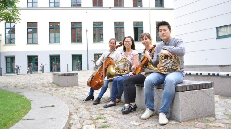 Die Neuen im Orchester sind Angela Chang, Yating Chang, Sarabeth Guerra und Byeonghun Kim (v. l.). Sie verstärken die Norddeutsche Philharmonie.