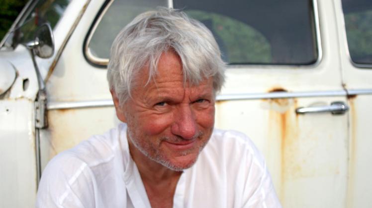 Jürgen Becker - "Die Ursache liegt in der Zukunft", so lautet der Titel des Programms, mit dem der beliebte Kabarettist 2022 die Bühnen besucht

Künstlerwebsite: www.juergen-becker-kabarettist.de
Agentur: www.schoenhauser-promotion.de
