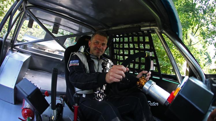 Fahrer Andres Maschkötter aus Melle-Neuenkirchen nimmt mit seinem selbst aufgebauten Volvo an der deutschen Rallycross-Meisterschaft teil.
