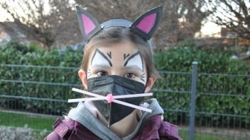 Miau! Bastle dein eigenes Katzen-Karnevals-Kostüm.
