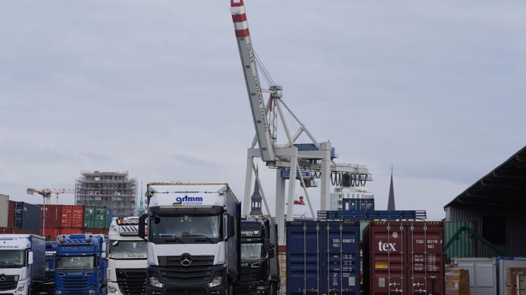 Seegüterumschlag im Hamburger Hafen