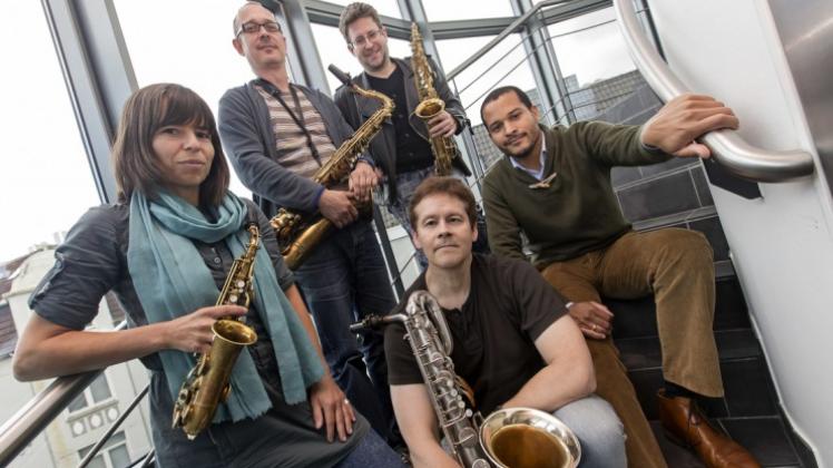 Spannende Kombination: der Chor Vocalconsort Osnabrück und das Raschèr Saxophone Quartet. Spannende Kombination: der Chor Vocalconsort Osnabrück und das Raschèr Saxophone Quartet.