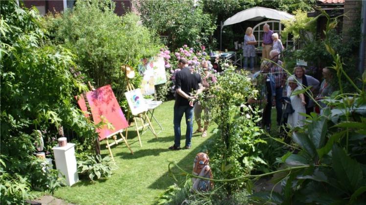 Bei großartigem Wetter ein Erlebnis – die Ausstellung des Kunstkreises im idyllischen Künstlergarten.