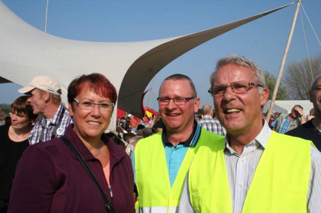 ...dann freuen sich die Organisatoren, hier Grit Richter,Gerald Schmidt und Jörg Sohst (r.) Das gesamte Organisationsteam umfasst etwa 15 Personen. ...dann freuen sich die Organisatoren, hier Grit Richter,Gerald Schmidt und Jörg Sohst (r.) Das gesamte Organisationsteam umfasst etwa 15 Personen.
