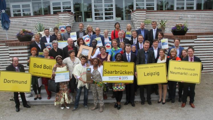 Am Ende jubeln die Vertreter der Gemeinden und Städte, die gewonnen haben. Besonders glücklich war Saarbrücken.  Fotos: mapp 