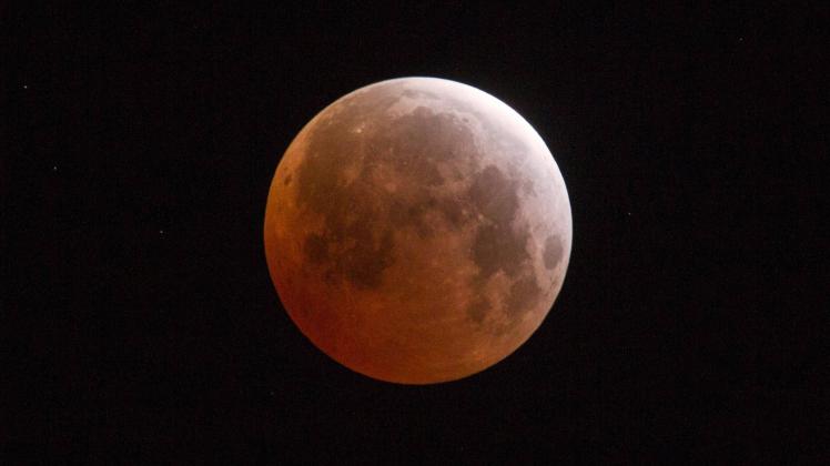 Der Mond ist für ein paar Stunden der rote Planet.