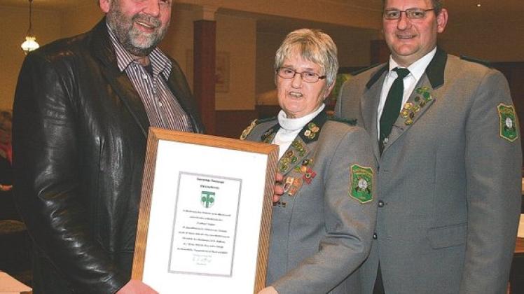 Gemeinde ehrt die Timmasperin Johanna Rohweder-Brux