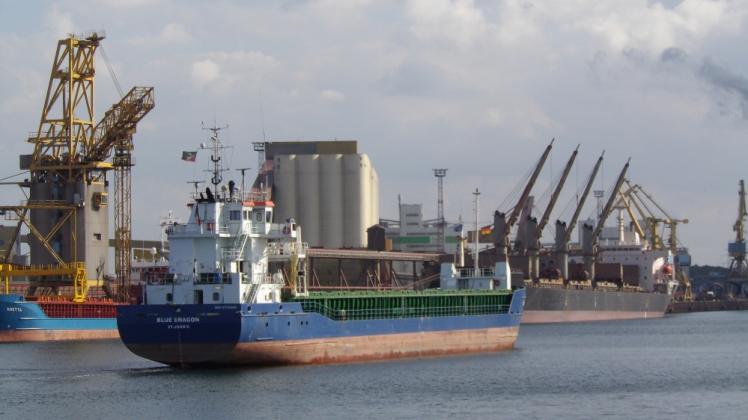 Der Rostocker Hafen ist mit Abstand der größte in Mecklenburg-Vorpommern. Der Rostocker Hafen ist mit Abstand der größte in Mecklenburg-Vorpommern.