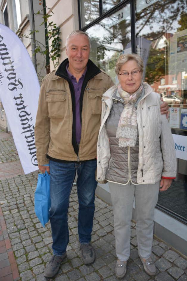 Möchten auf die Zeitung nicht verzichten: Klaus und Gertraude Hasemann