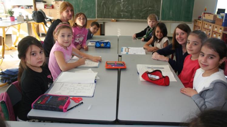 Birte Osterloh (l.) und Simone Töpelmann unterrichten in der Daz-Klasse an der Rübekampschule.