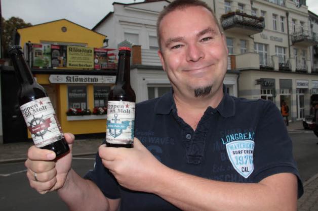 Bietet in der Klönstuv Hoppen-un-Molt-Bier an: André Kroboth.