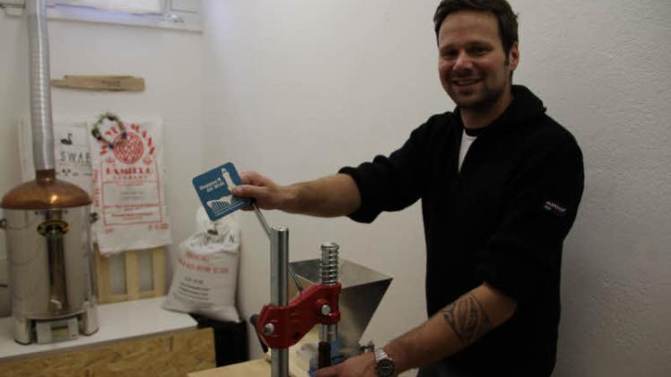 Im Technologiezentrum leitet Henry Gidom seine Mini-Brauerei. Fotos: mapp