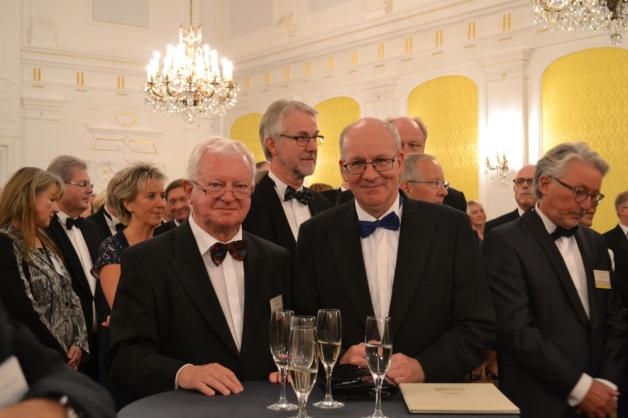 Angeregt unterhielten sich schon beim Auftakt Ex-Innenminister Rudolf Seiters und OB Roland Methling.
