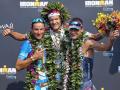 Das Siegerpodest: Der Zweite Andreas Raelert (links) und der Dritte Timothy O&apos;Donnell (USA) rahmen den neuen Ironman-Weltmeister Jan Frodeno ein.