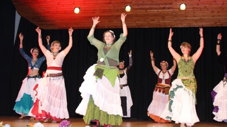 Bunte und schrille Kostüme bestimmten das Bild beim Tribal-Festival in der Rolandstadt.