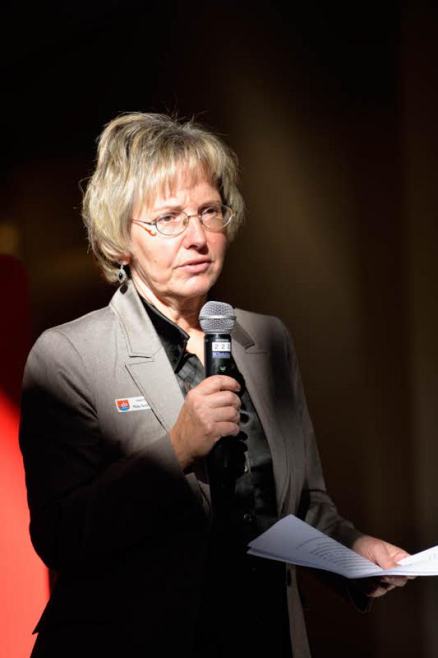 Rita Schliemann begrüßte die Gäste in der Sparkasse. Rita Schliemann begrüßte die Gäste in der Sparkasse.