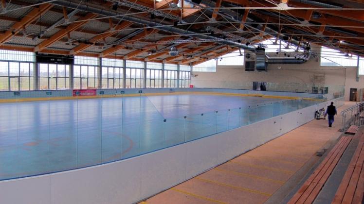Die Brokdorfer Eissporthalle bleibt noch mindestens eine Woche länger verwaist – weil das Eis nicht fest wird.