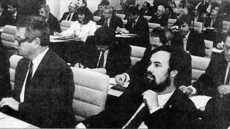 Landtagssitzung am 27. Oktober 1990 mit Georg Diederich (r.) im Vordergrund