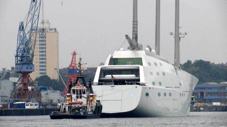 Probefahrt auf der Förde: Die in Kiel gebaute Yacht ist 140 Meter lang und 25 Meter breit.