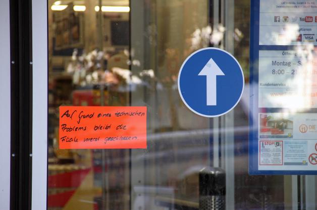 Lidl-Supermarkt in Rostock überfallen - bewaffneter Täter flüchtet Lidl-Supermarkt in Rostock überfallen - bewaffneter Täter flüchtet