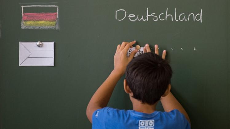 Alles Neuland: Flüchtlingskinder lernen Deutsch in Intensivkursklassen.