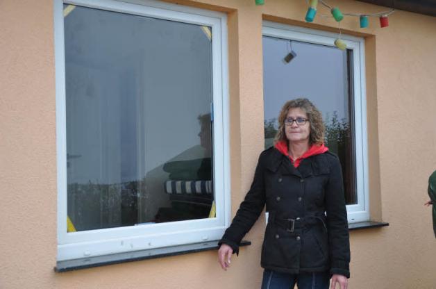 Vera Krey ist froh und erleichtert, dass ihre Fenster wieder dicht sind. 