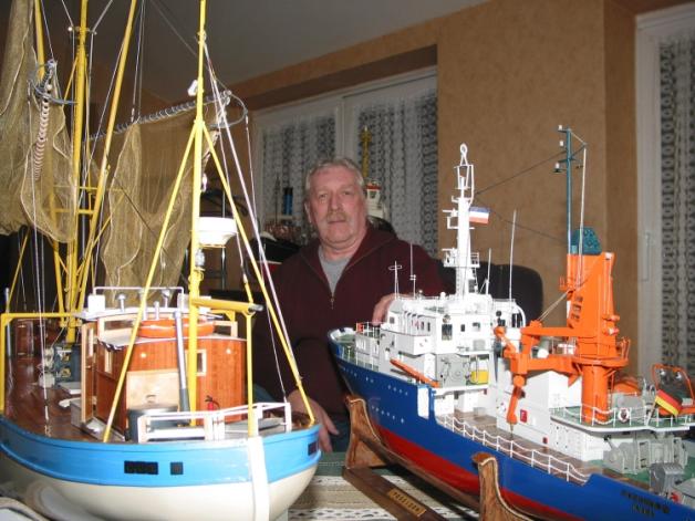Seit seiner Kindheit ist Jürgen Möller begeisterte Schiffsmodellbauer. An einem Modell arbeitet der Jürgenshäger bis zu 1500 Stunden.  Foto: Anne-Kathrin Gieseking 