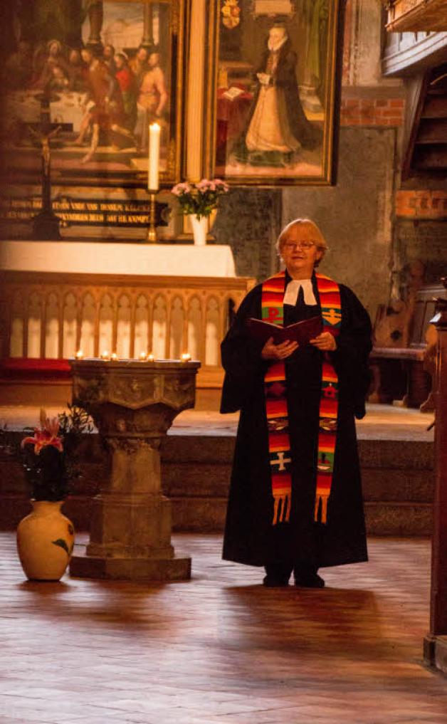 Pastorin Helga Müller leitete den Nachmittag mit einer Andacht in der Klosterkirche ein.