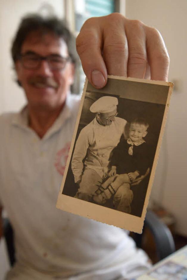 Ein Foto, dass Wolfgang Mohr mit seinem Vater Emil zeigt, von dem er die Bäckerei 1970 übernommen hat. Fotos: Wolfried Pätzold