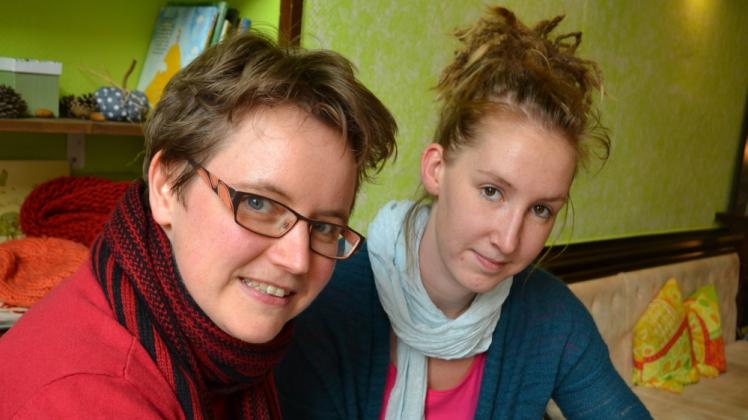 Soziales Rostock: Stefanie Maack (37, l.) und Nicole Raddatz (30) planen mit ihrem Verein, ein Wohnprojekt im ehemaligen Stadtteil- und Begegnungszentrum in Toitenwinkel umzusetzen.