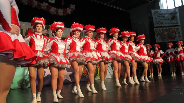 Ohne Garden kein Karneval: Die Tänzerinnen des Goldberger Carneval Clubs sind für die nächsten Auftritte gerüstet (Archiv).