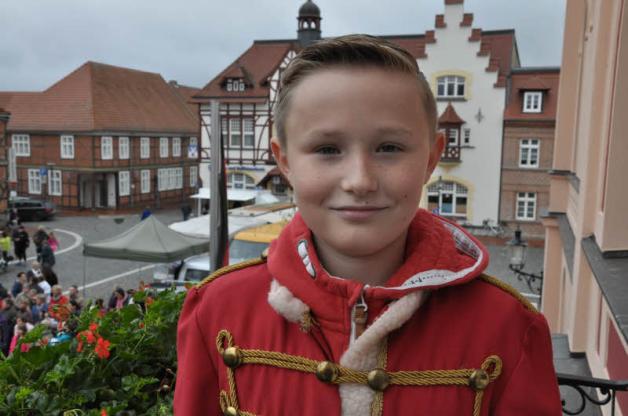 Der jüngste Büttenredner Paul Fregien (12) hat seine Premiere bestens gemeistert.