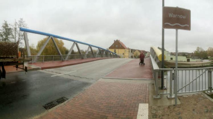 Die neue Warnowbrücke ist mittlerweile zum selbstverständlichen Stadtbild geworden. Auch die Bereiche links und rechts sind wieder hergerichtet.