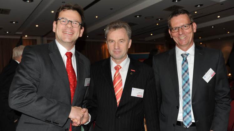 Kreishandwerksmeister Michael Kahl (Mitte) begrüßte mit seinem Geschäftsführer Carsten Bruhn (rechts) Oberbürgermeister Dr. Olaf Tauras.