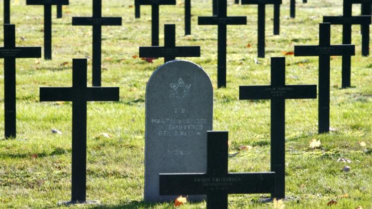 Am Volkstrauertag wird der Toten beider Weltkriege und der Opfer des Nationalsozialismus gedacht – hier der deutsche Soldatenfriedhof in Cernay im Elsass.