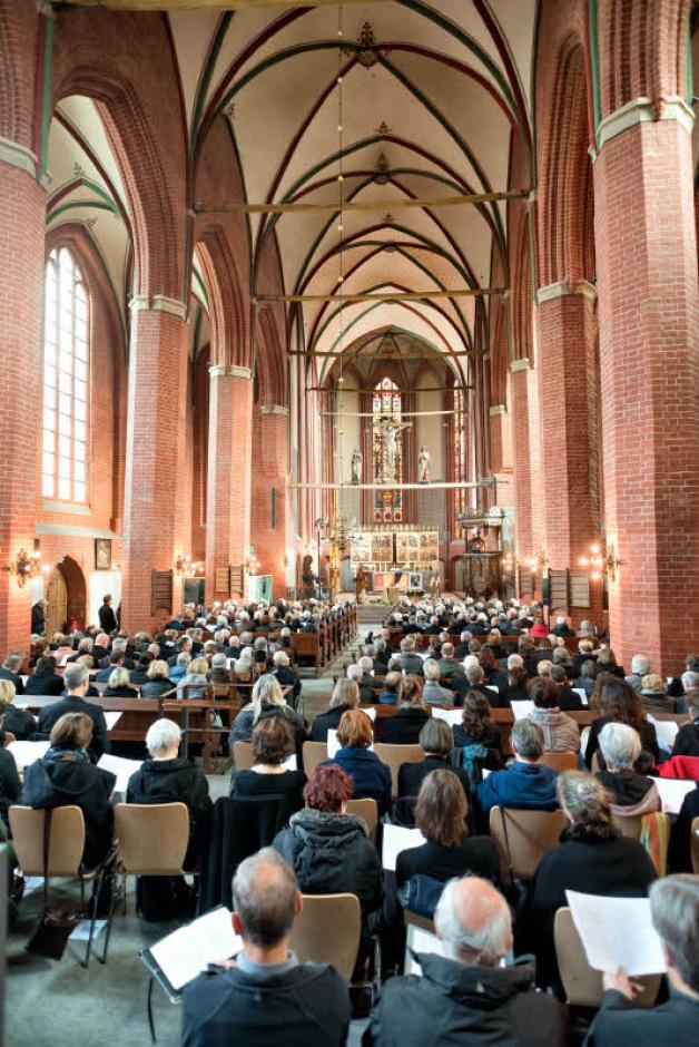 Alle Plätze waren besetzt bei der Trauerfeier in der Universitätskirche. Alle Plätze waren besetzt bei der Trauerfeier in der Universitätskirche.