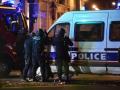 Polizeibeamte sichern das Gelände um die Bataclan-Konzerthalle in Paris. 